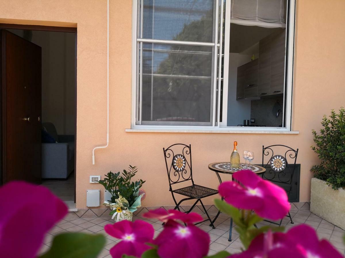 Tiny House Naxos Hotell Giardini Naxos Exteriör bild